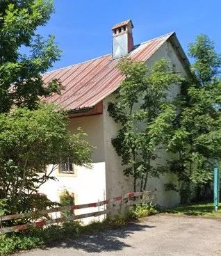 *Maison près du lac*