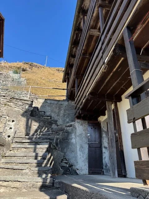 ONSERNONE COMOLOGNO - Casa rustica - due appartamenti