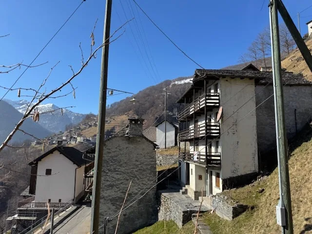 ONSERNONE COMOLOGNO - Casa rustica - due appartamenti