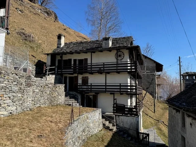 ONSERNONE COMOLOGNO - Casa rustica - due appartamenti