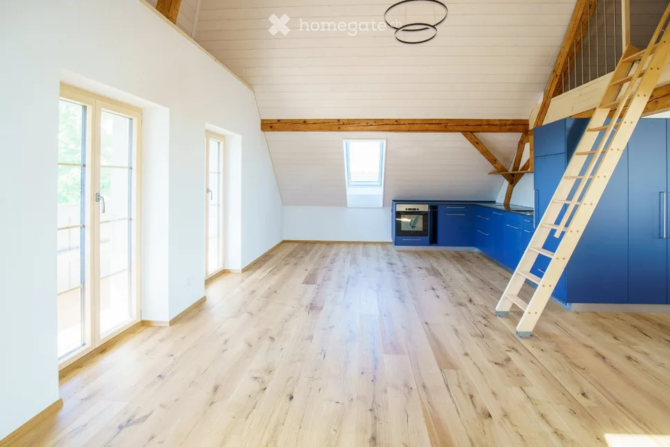 Schöne helle Dachwohnung zu vermieten