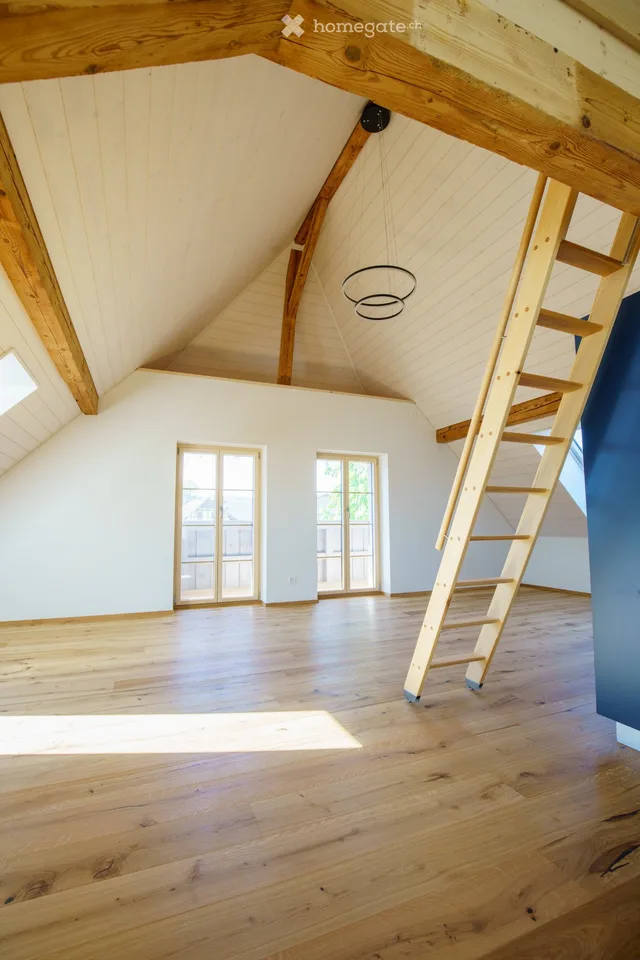 Schöne helle Dachwohnung zu vermieten