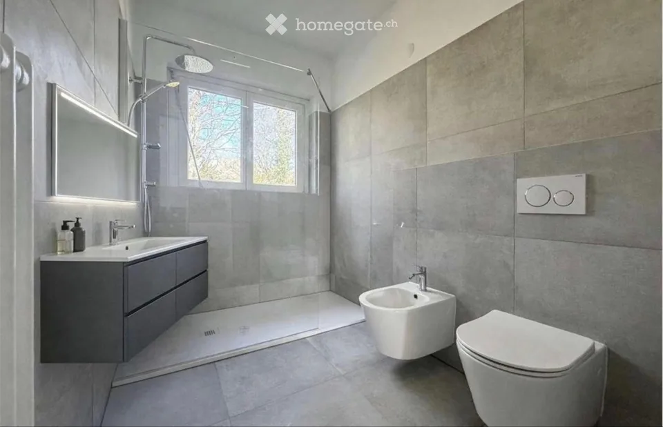 VENTE EXCLUSIVE 3.5 PIÈCES AVEC PISCINE