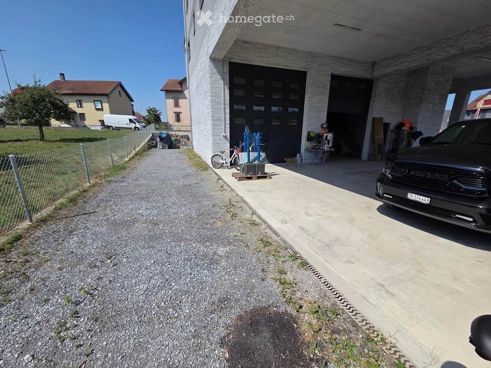 Espace commercial moderne au rez-de-chaussée à Salmsach – idéal pour le commerce de détail et les entreprises