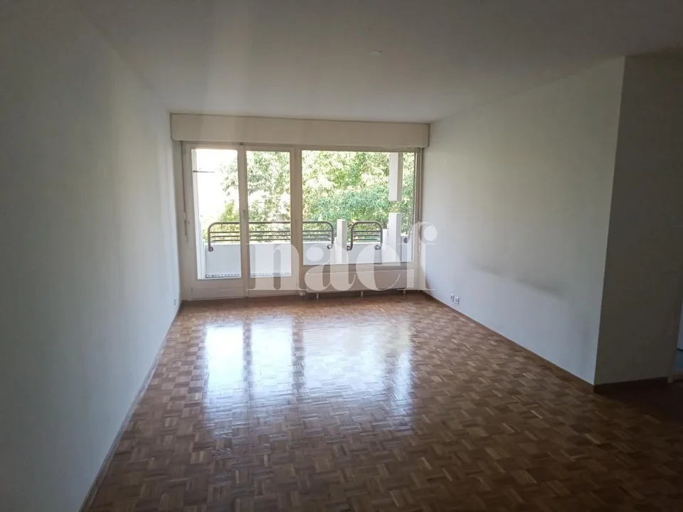 Wohnung mit 4 Zimmern und großem Balkon!