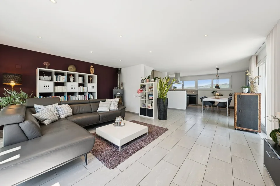 Panoramic semi-detached house with lake and mountain views