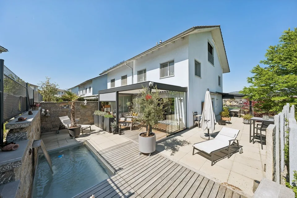 Panoramic semi-detached house with lake and mountain views