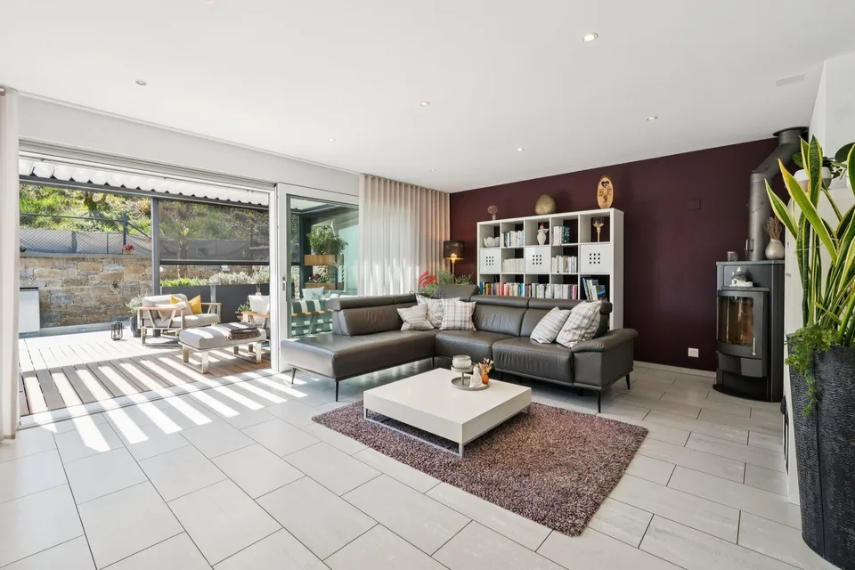Panoramic semi-detached house with lake and mountain views