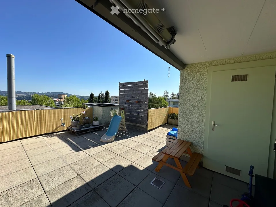 Ampio appartamento 4.5 locali con grande terrazza sul tetto