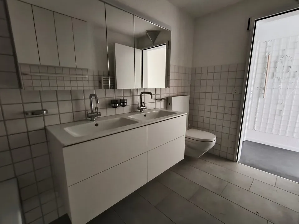 Einmalige Gelegenheit - Geräumige 7.5-Zimmer-Attikawohnung mit Panoramablick in Spiez – Foto 19 von 30