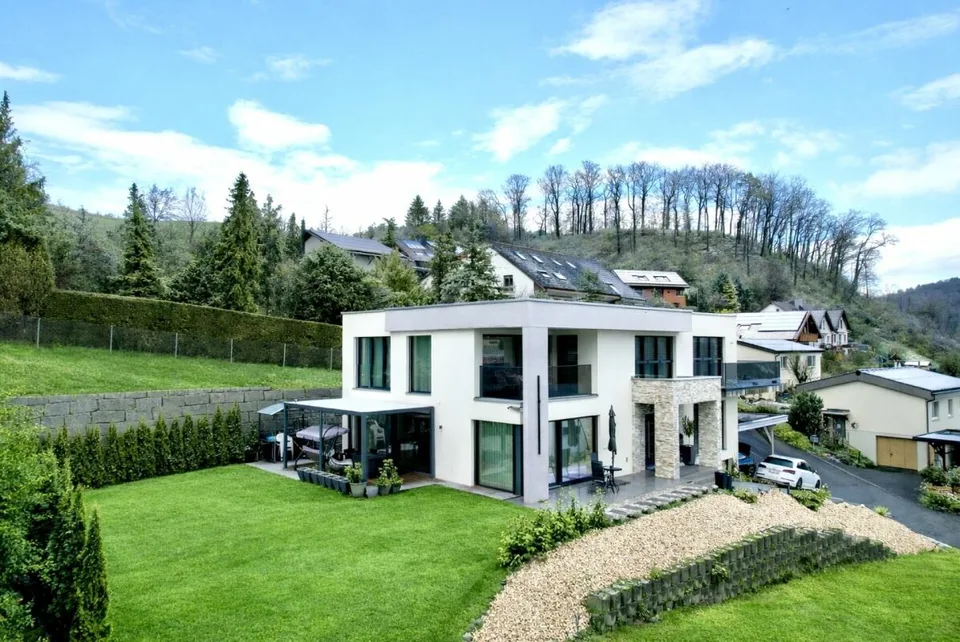 Luxuriöses 7.5 Zimmer  Einfamilienhaus mit viel Platz