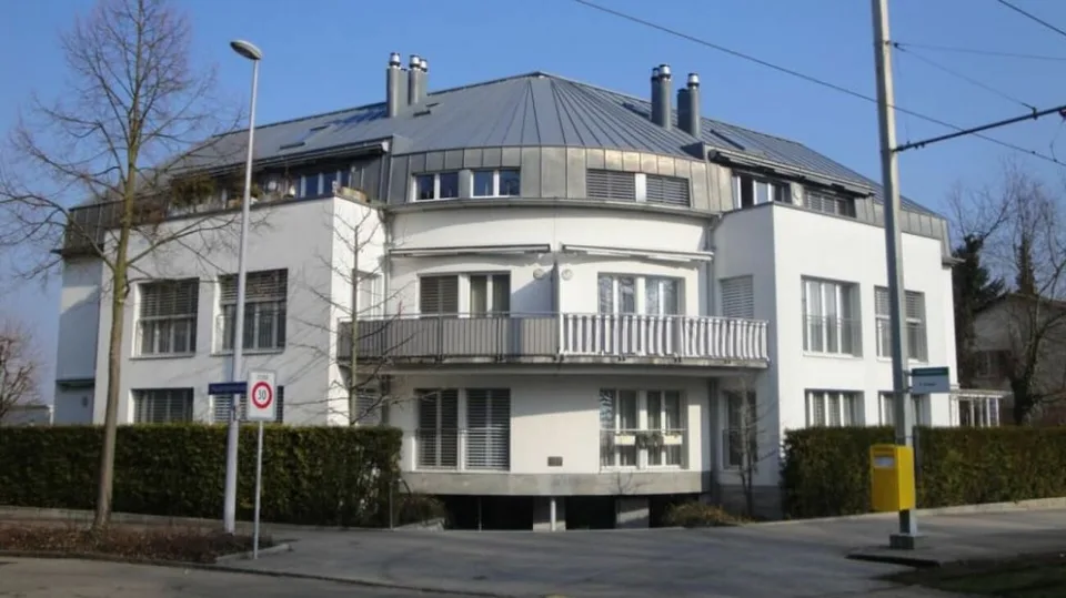 Auto-Einstellplatz zu vermieten