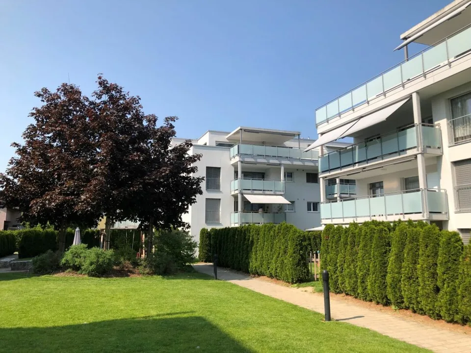 Appartement de jardin moderne 3.5 pièces au centre du village