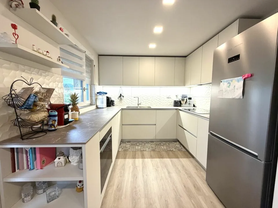 Totally renovated 4.5 room apartment in a good location