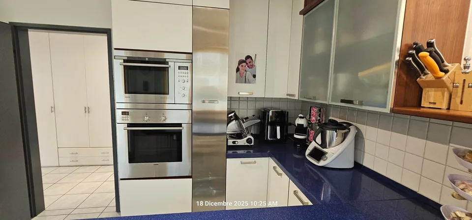 Elegantes Apartment mit 5.5 Zimmern, großen Räumen und ruhiger Lage.
