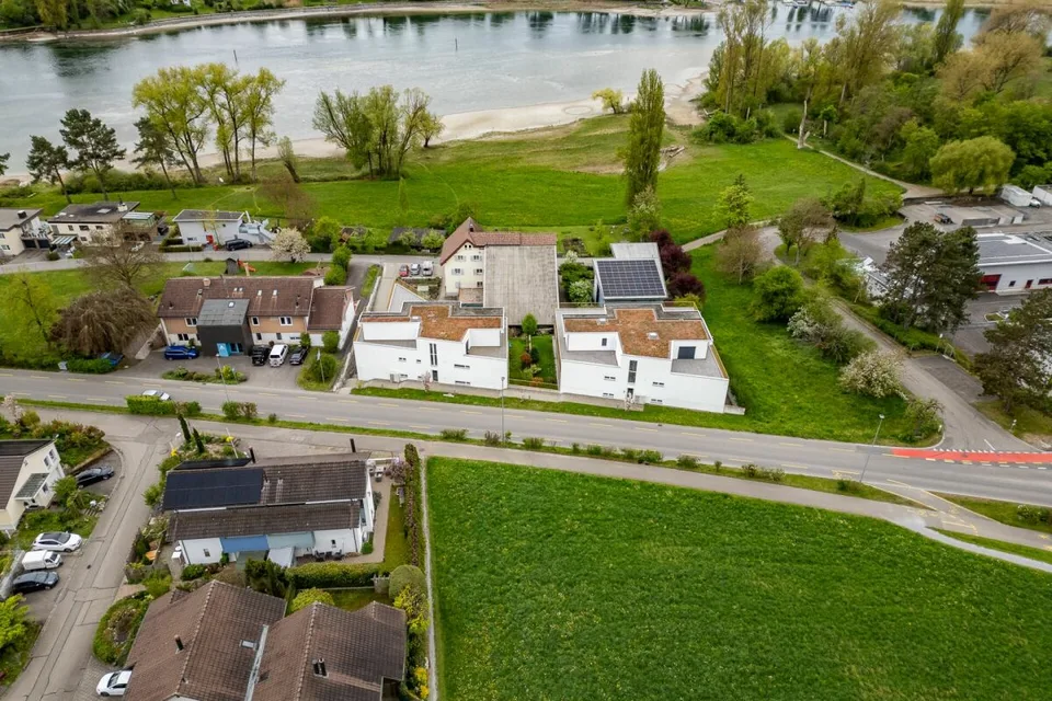 Seltene Stauraumlösung direkt am Rhein