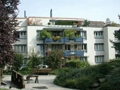 Diverse Parkplätze verfügbar