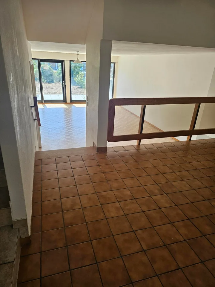 Splendide villa jumelle dans quartier résidentiel