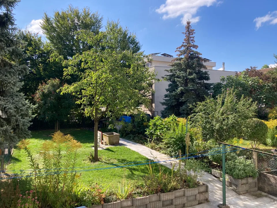 Charming 3-room apartment with sunny balcony and access to the garden!
