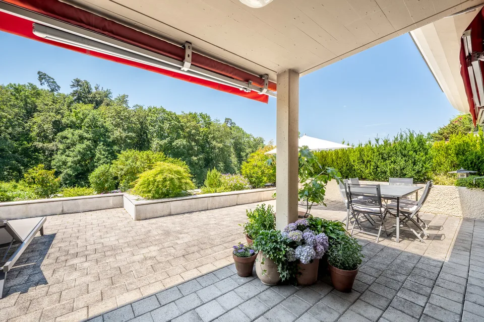 Grosszügige 5½-Zimmer-Terrassenwohnung mit Weitblick, Privatsphäre und Wellness