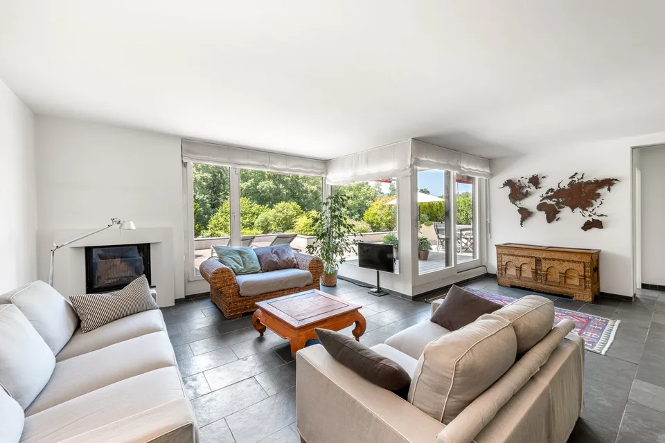 Appartement terrasse spacieux 5½-pièces avec vue lointaine, intimité et bien-être