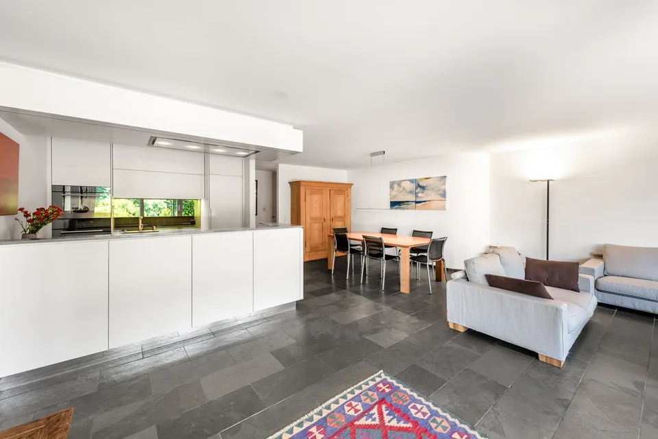 Appartement terrasse spacieux 5½-pièces avec vue lointaine, intimité et bien-être