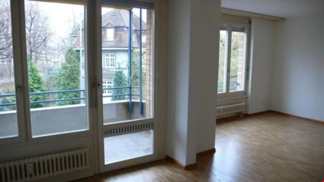 Ampio appartamento di 3.5 locali a Kleinhüningen con bagno nuovo