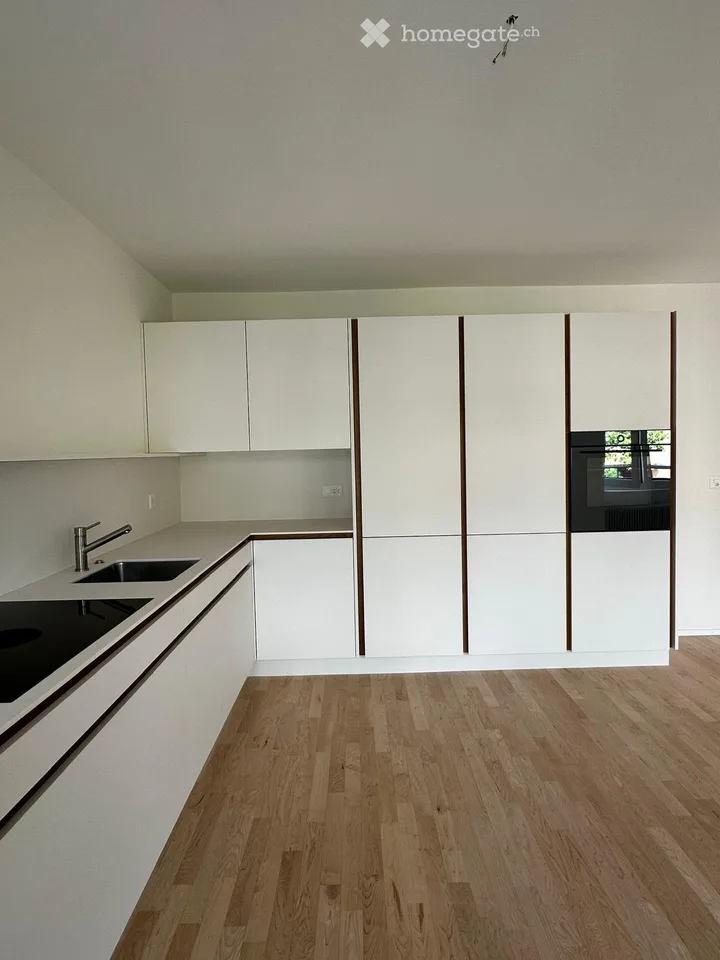 Helle, komplett renovierte Wohnung an zentraler Lage in Brig