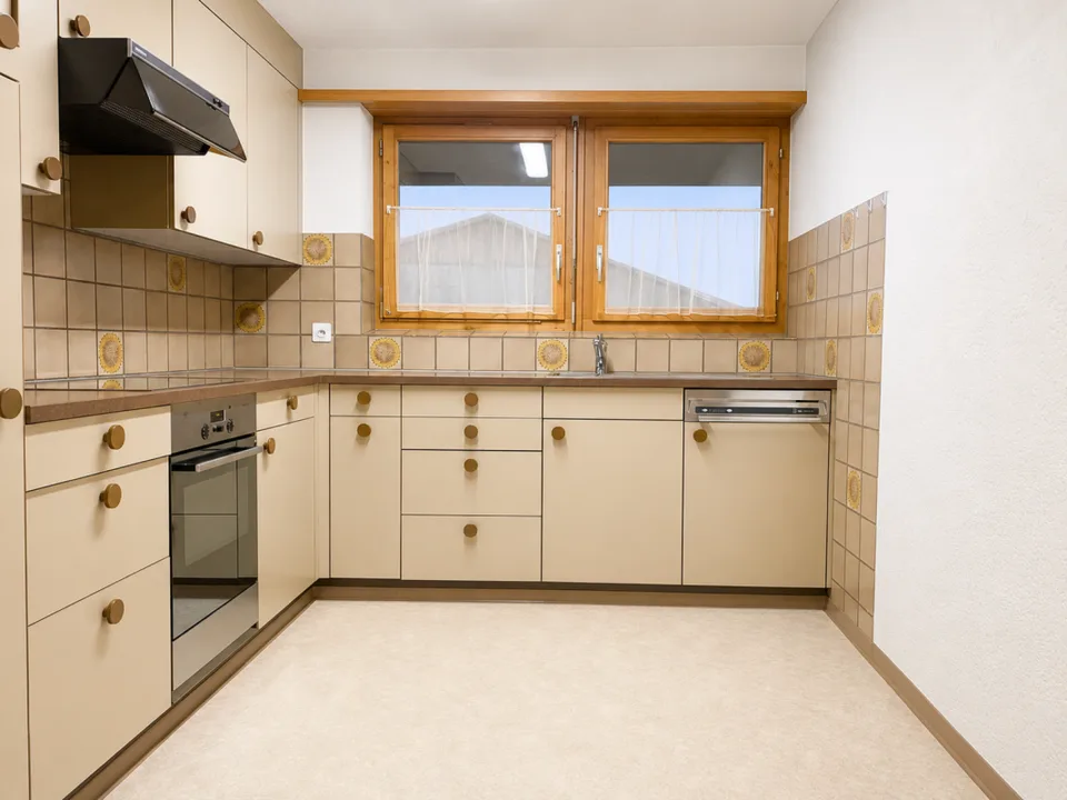 Helle 4.5-Zimmer-Wohnung mit Cheminée und Balkon an ruhiger Lage in Bichwil