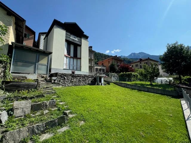 Vivere davanti alla cascata della Piumogna: casa unica a Faido
