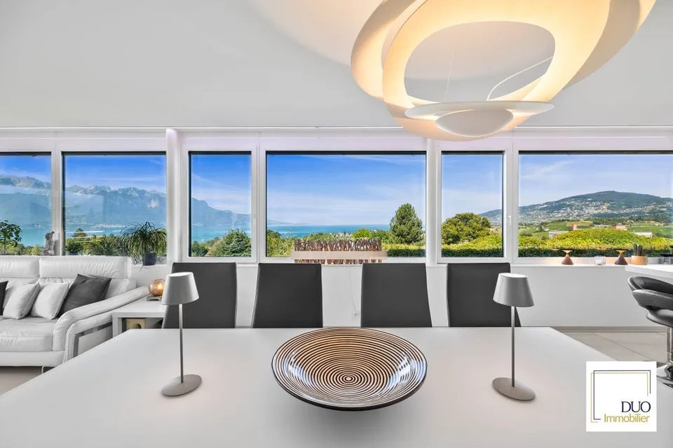 Unique with breathtaking views of the lake