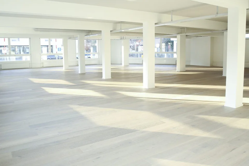 252 m2 modern, open commercial/office space