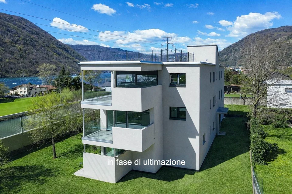 Modern and new 3.5-room duplex with garden in Melano