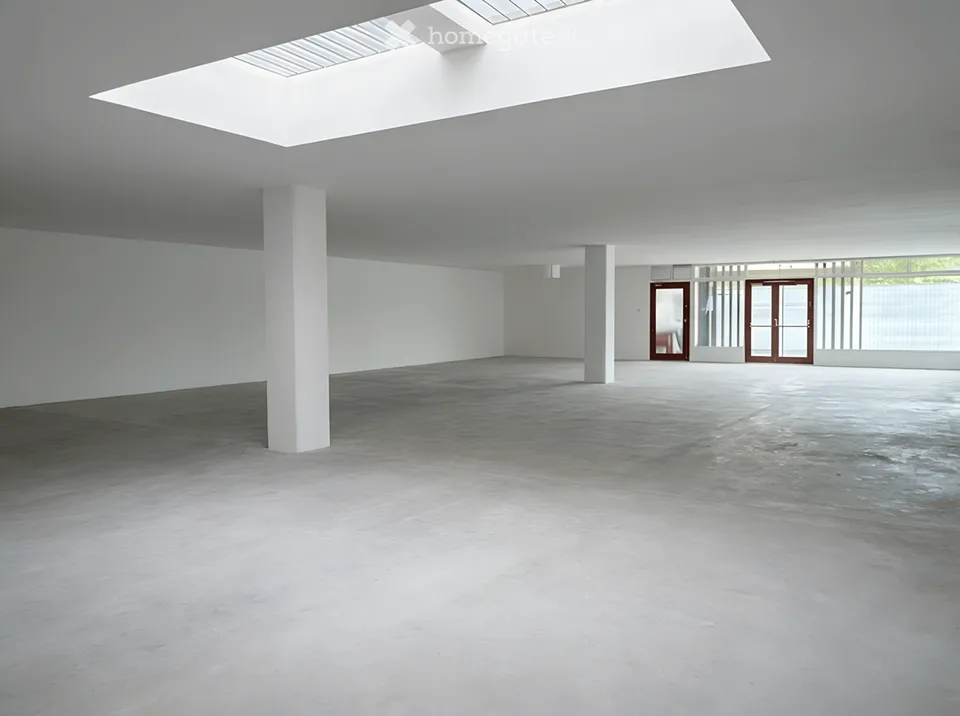 Espace de bureau/commercial/vente à louer au rez-de-chaussée, Quartierzentrum Grünau, ZH-Altstetten