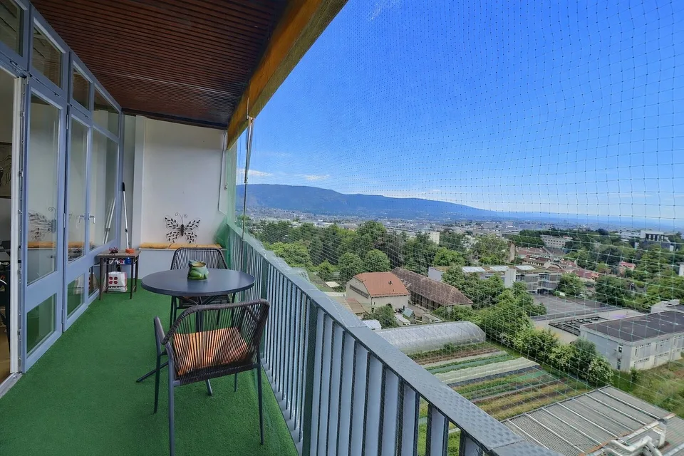 Beautiful apartment on a high floor with pool in viager occupied without rent
