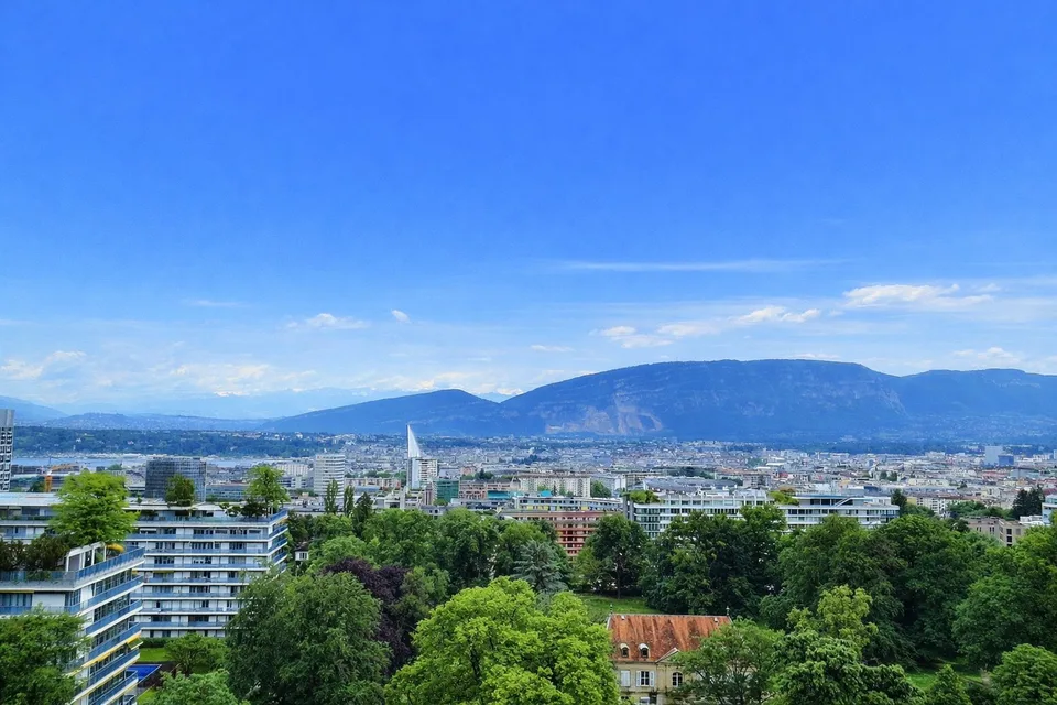 Beautiful apartment on a high floor with pool in viager occupied without rent