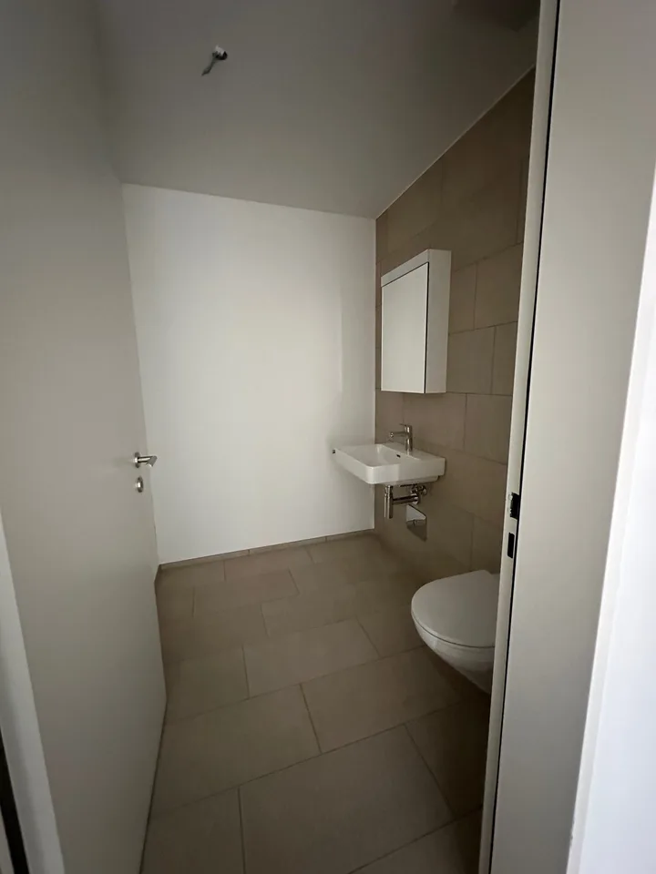 Versatile hobby room with private bathroom and separate entrance (46 m²)