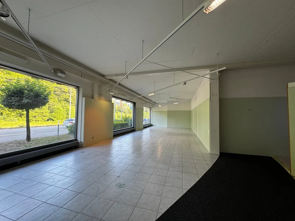 Espace commercial polyvalent au rez-de-chaussée 335 m²