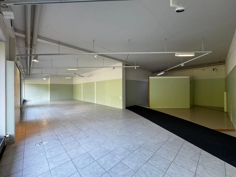 Espace commercial polyvalent au rez-de-chaussée 335 m²