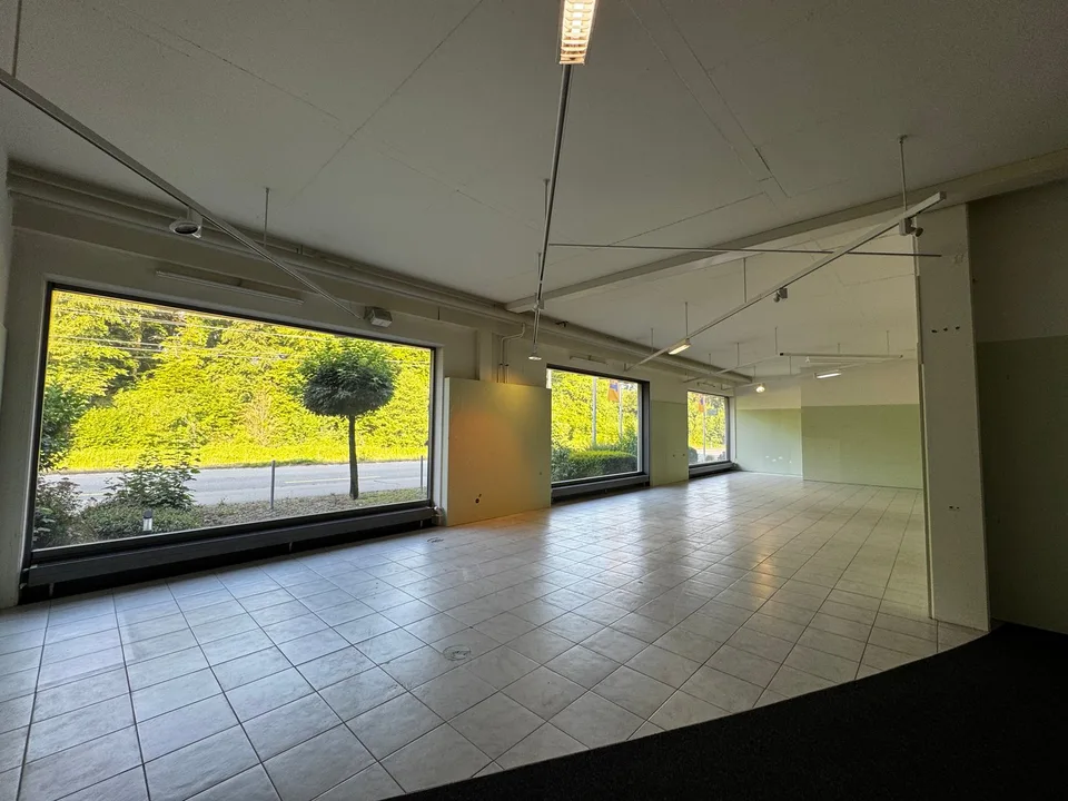 Espace commercial polyvalent au rez-de-chaussée 335 m²
