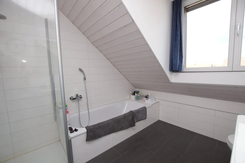 Moderne 2.5 Zimmer Dachwohnung