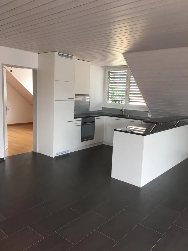 Moderne 2.5 Zimmer Dachwohnung