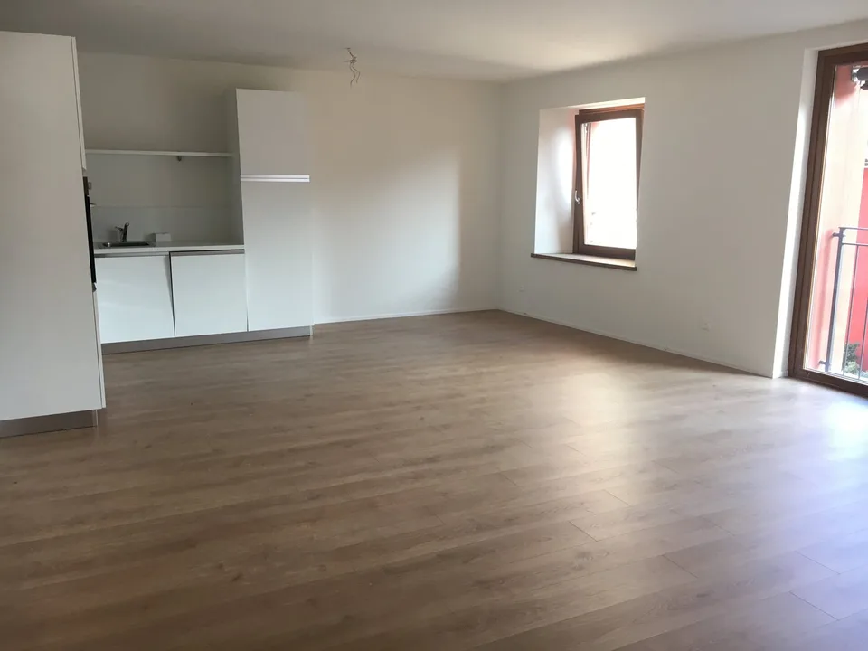 Stabio, in the town center, 3.5-room apartment with two bathrooms