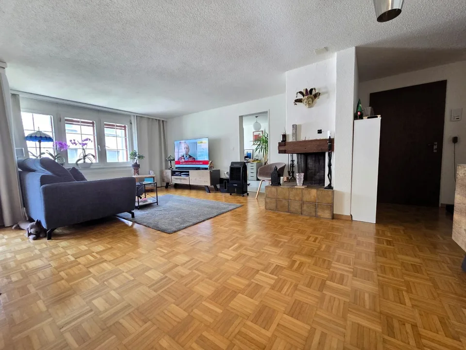 Your new home in the heart of Lachen – Spacious 4.5-room apartment with balcony