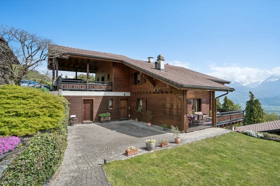 Family chalet in a peaceful and authentic setting