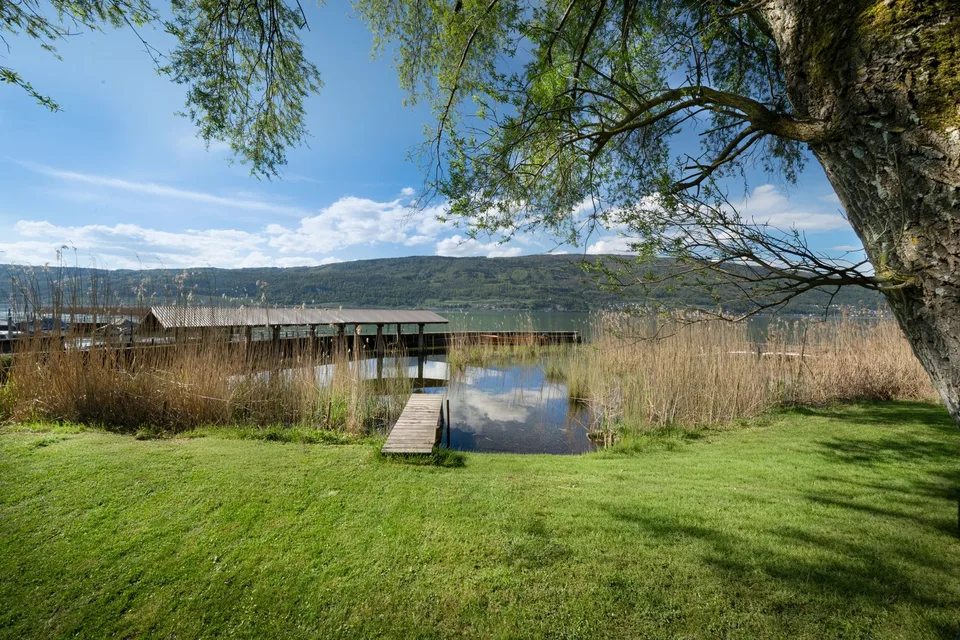 Exklusives Bauland am Bielersee mit Fischerbootshaus