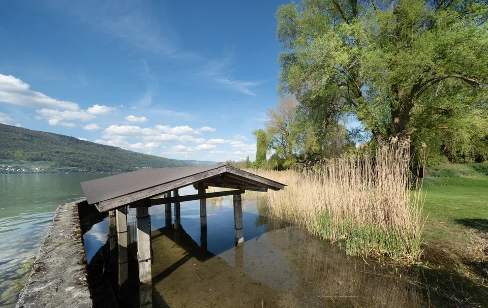 Exklusives Bauland am Bielersee mit Fischerbootshaus