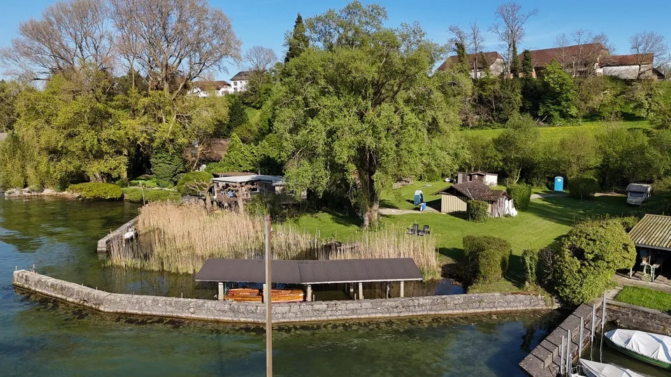 Exklusives Bauland am Bielersee mit Fischerbootshaus