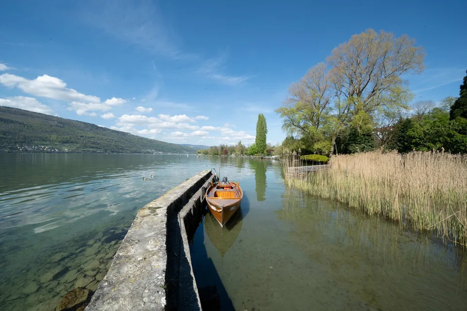 Terreno edificabile esclusivo sul lago di Bienne con 2 posti barca da pesca coperti – foto 6 di 8