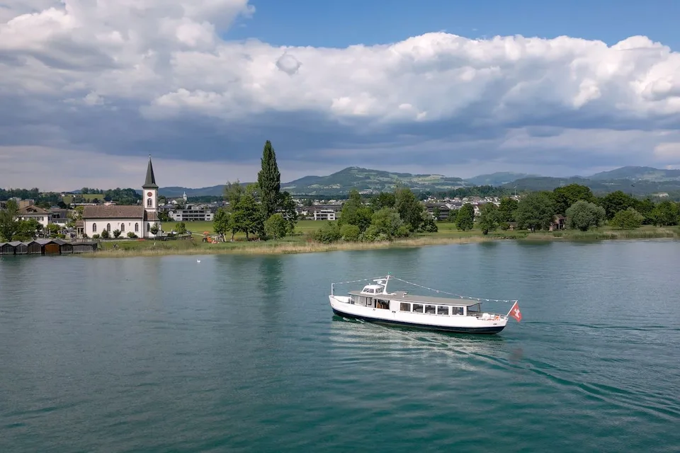 Nave passeggeri storica con posto barca sul lago di Zurigo – foto 9 di 9